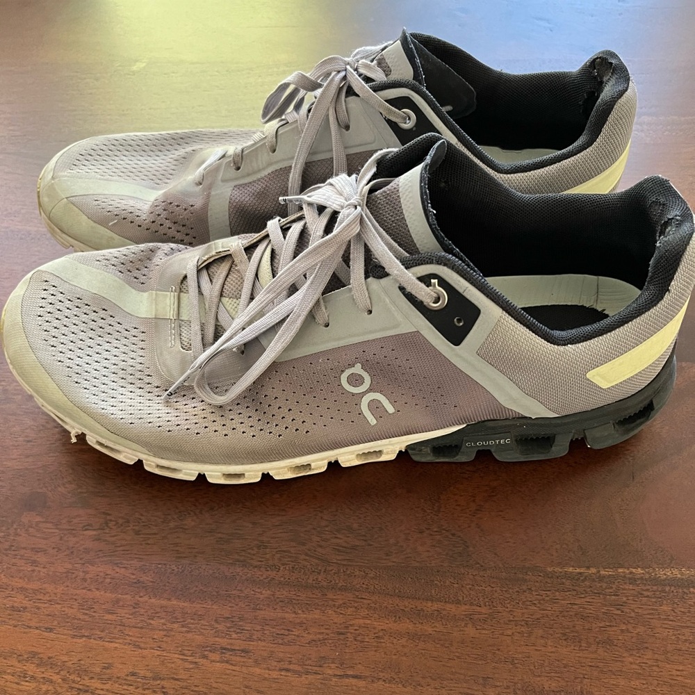 mens oncloud shoes size 11.5